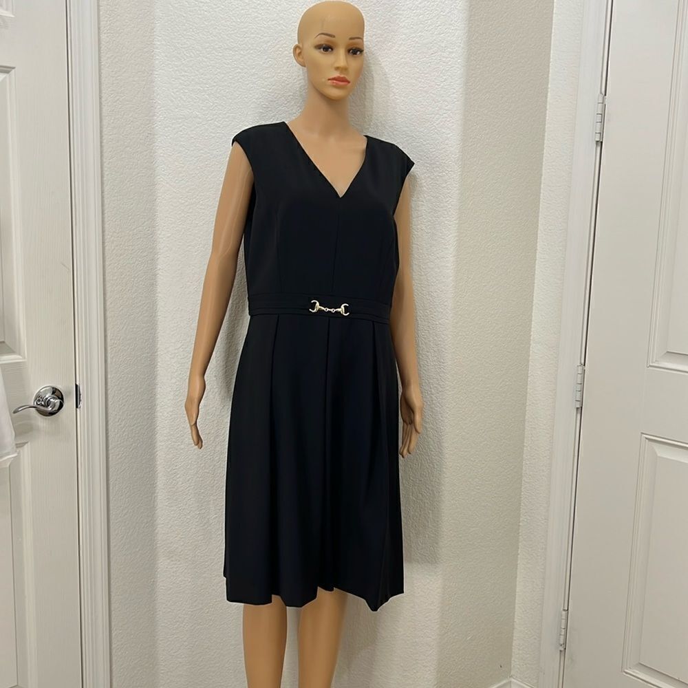 Ellen Tracy Woman’s Dress Black Gold Accent Sz 14 V Neck Sleeveless Midi